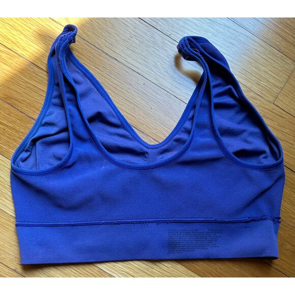 2 Hanes (Blk & Blu) Seamless Pullover Tank Bra - Picture 6 of 8
